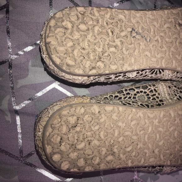 Toms ivory crocheted flats sz 6.5 - Picture 5 of 6